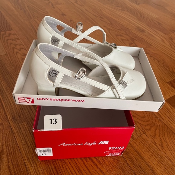 Girls White Shoes with studded Bow & Strap, Size 13, American Eagle - Picture 2 of 2